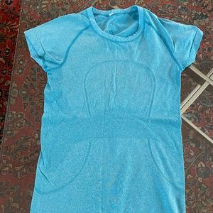 Lululemon Swiftly Tech Short Sleeve Shirt - Light Blue, Size 6